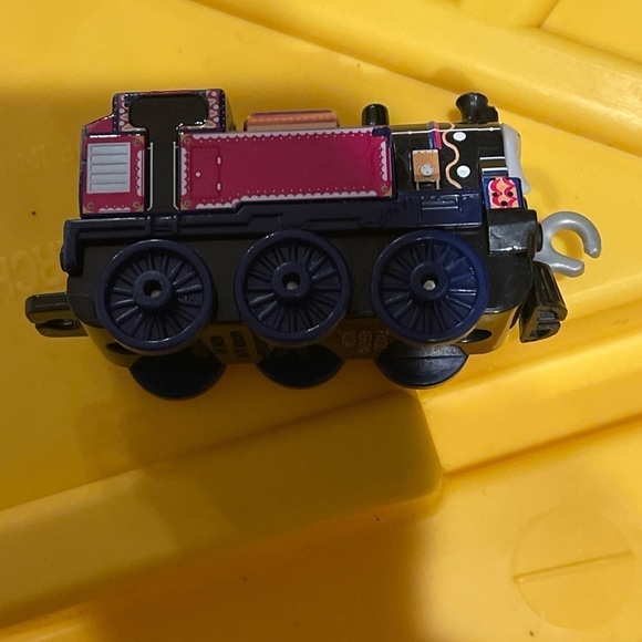 2015 Ashima Tank Engine Thomas the Train Diecast Plastic Hooks - Picture 3 of 5